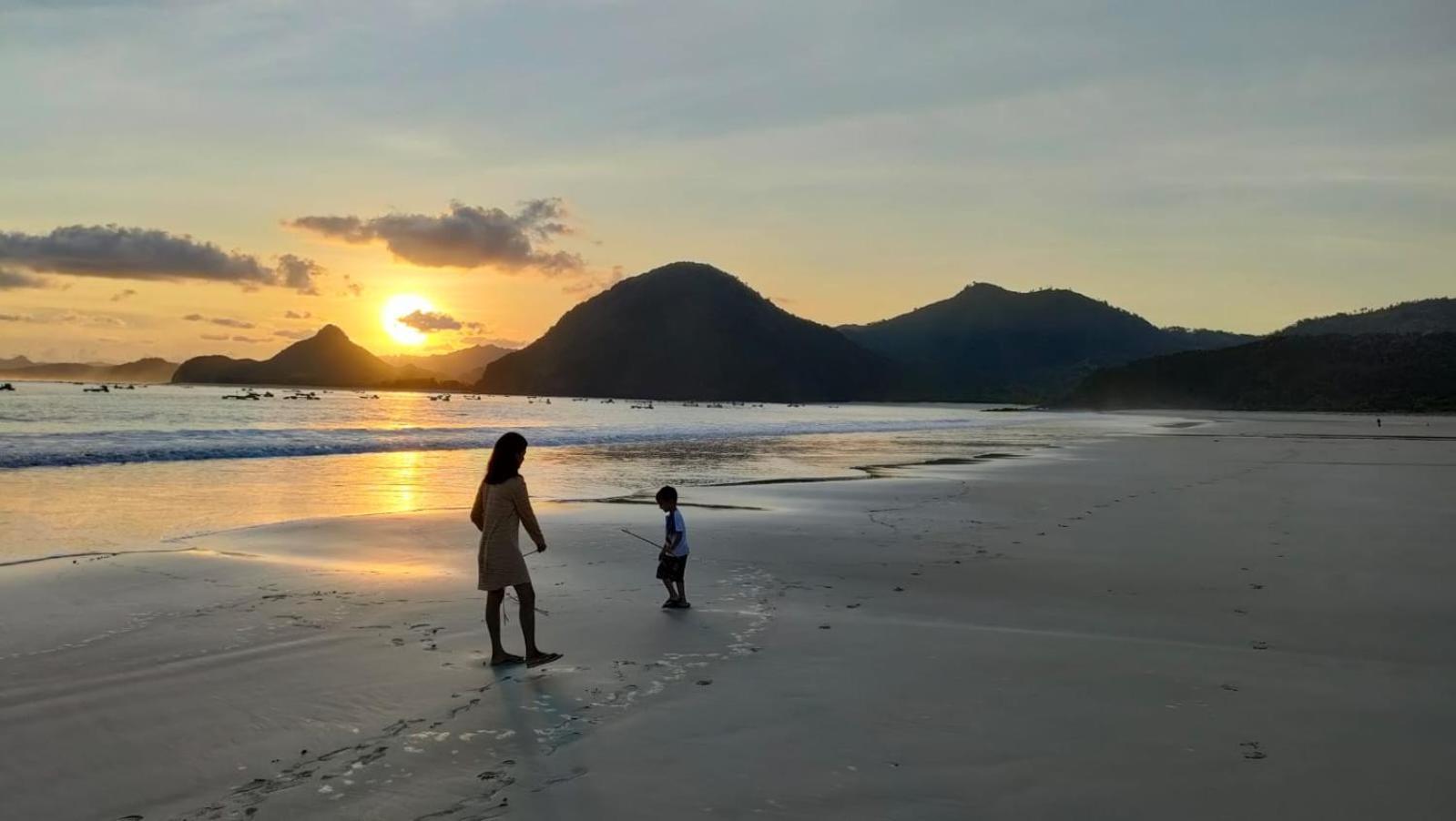 Tropik Resort Lombok セロング・ベラナク エクステリア 写真