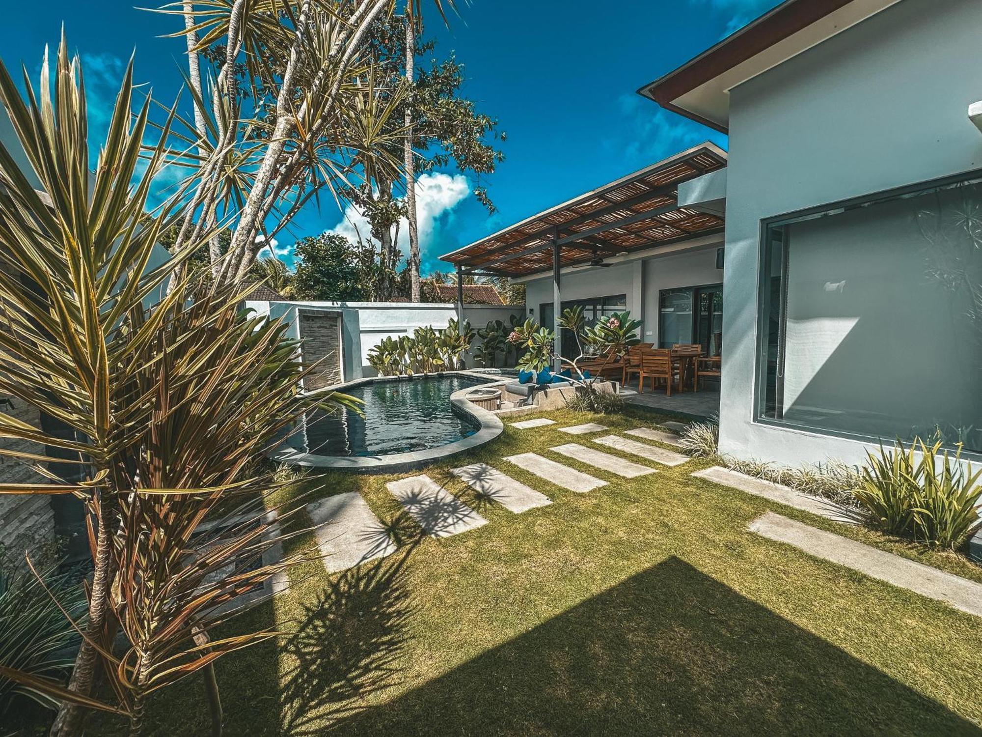 Tropik Resort Lombok セロング・ベラナク エクステリア 写真